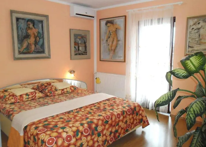 Charming Kestenovi Dvori- 1 Bedroom A5 Apartament