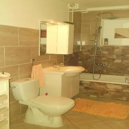 Charming Kestenovi Dvori- 1 Bedroom A5 אופטיה
